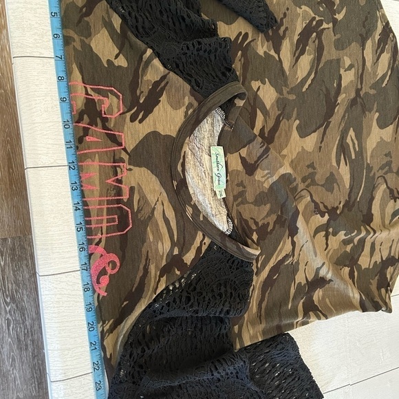 Plus size ladies 2X Southern Grace graphic camo top 3/4 sleeve - Picture 4 of 7